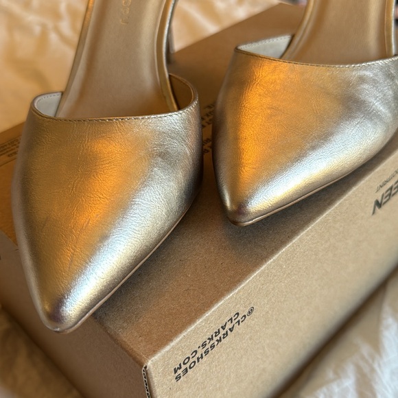 CL by Chinese Laundry “Outgoing Pump” Gold moonlight Metallic Color Size 8.5/39 - Picture 5 of 15